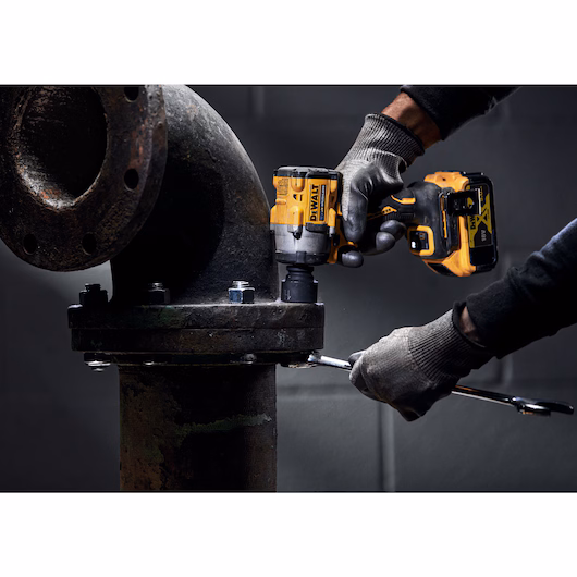 Chave de Impacto Compacta 18V XR 1/2" com 2 Baterias 5.0Ah – DCF921P2T DeWALT - Image 3